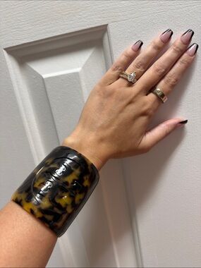 Tory Burch Tortoiseshell Resin Wide Cuff Bracelet - Black & Brown